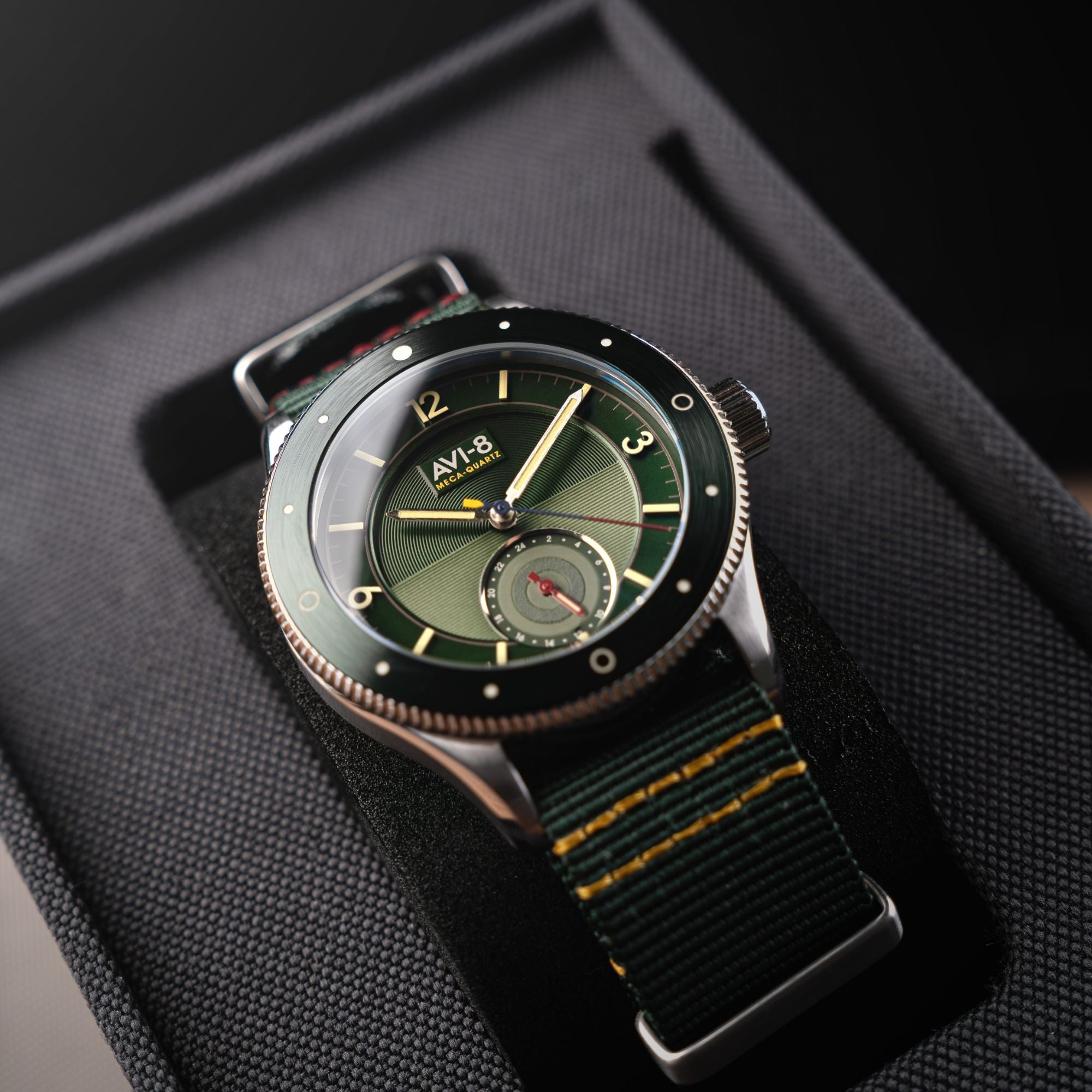 AVI-8 AVI-8 Flyboy Airmaster Sector Meca-Quartz Vert Green Men's Watch AV-4112-02