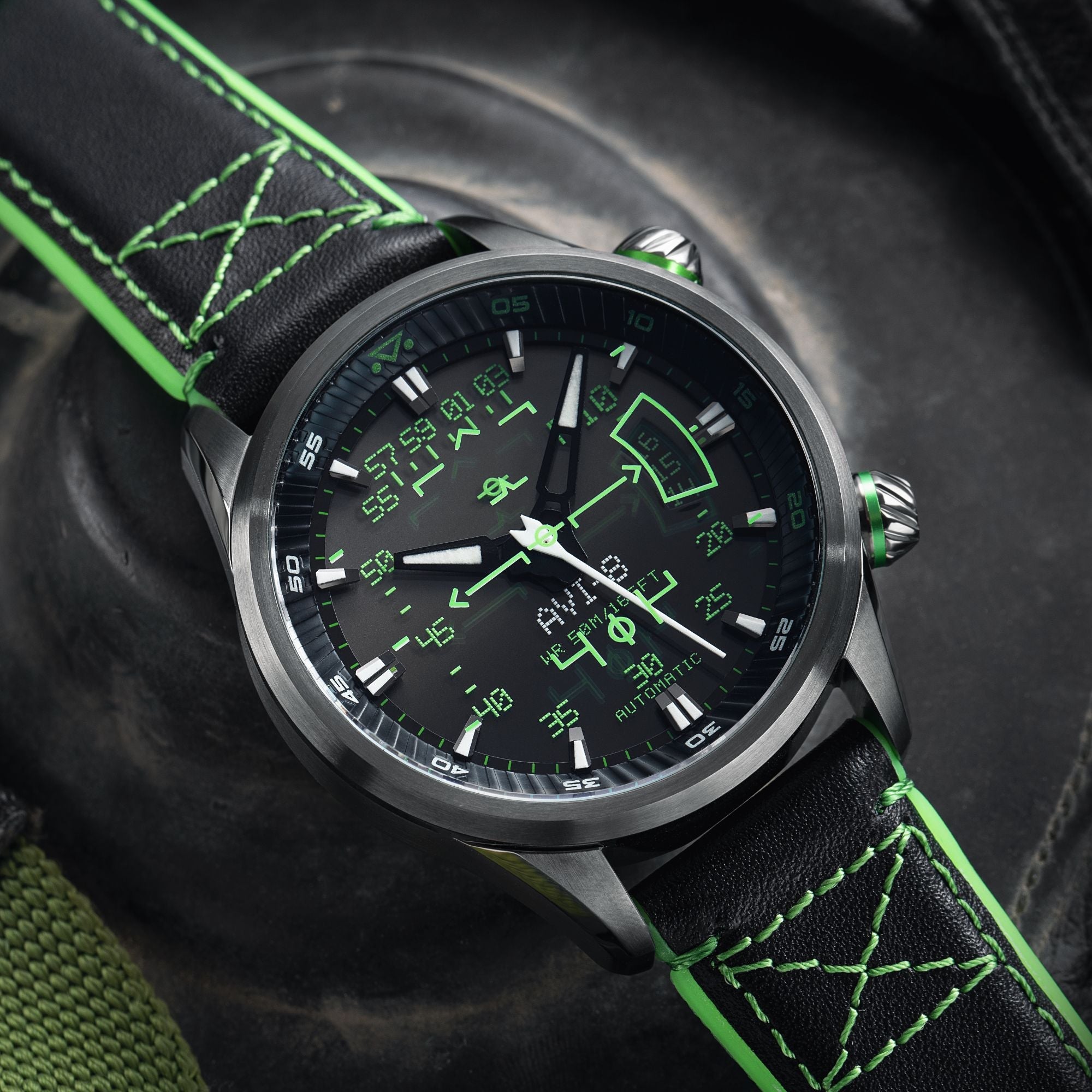 AVI-8 AVI-8 Hawker Harrier Hud Automatic Gradient Black Men's Watch AV-4117-02