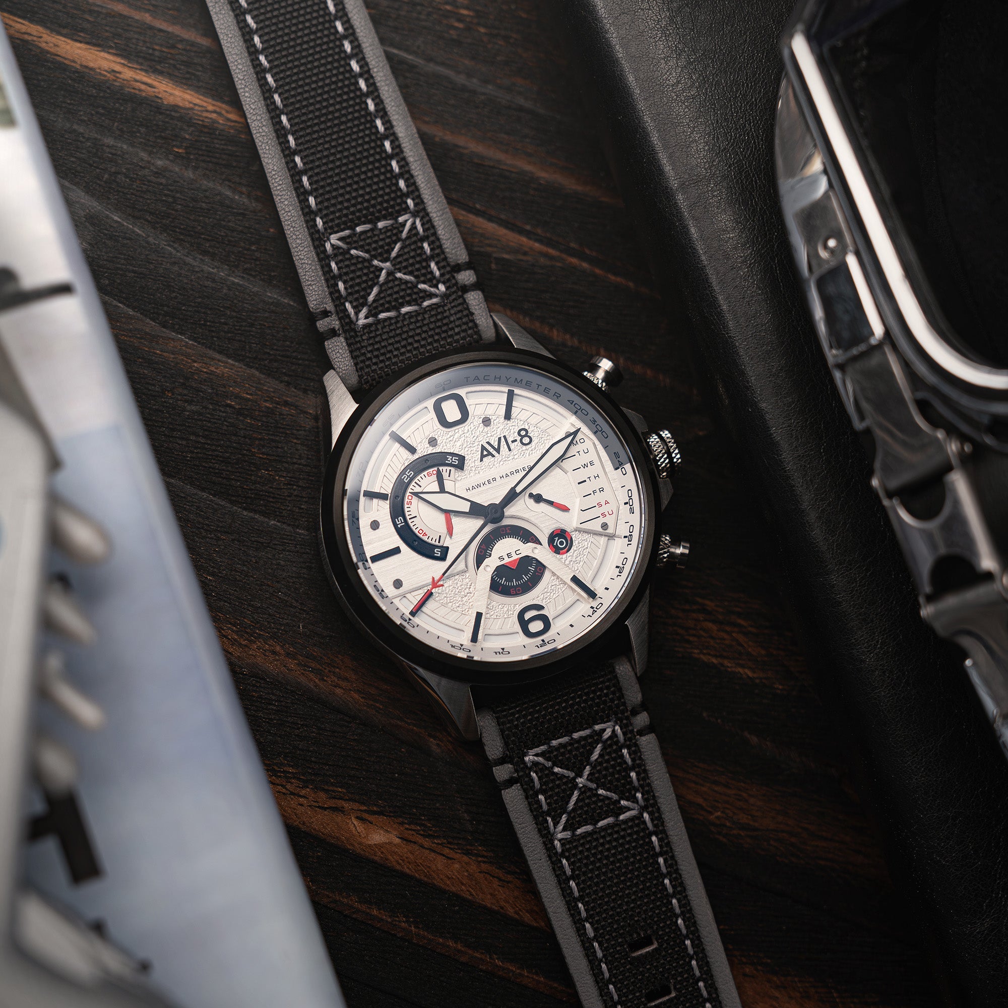 AVI-8 AVI-8 Hawker Harrier Dual Retrograde Chronograph Ivory White Men's Watch AV-4056-07