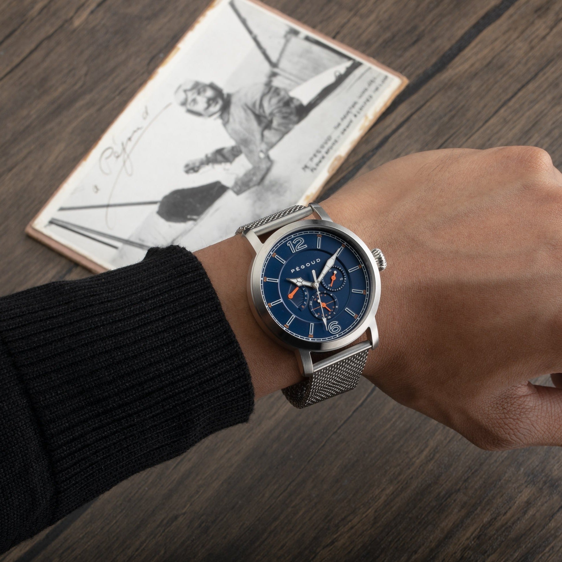 PEGOUD Pegoud Premiere Meca-Quartz Retro Calendar Men's Blue Watch PG-9006-33