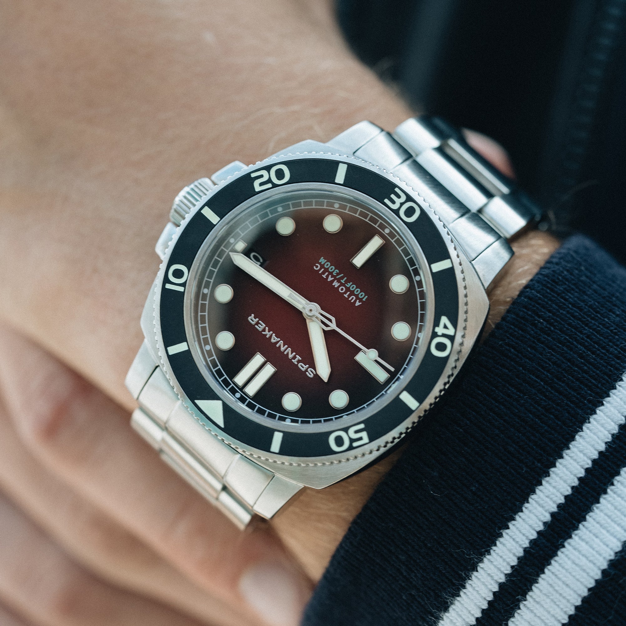 SPINNAKER Spinnaker Hull Diver Men's Japanese Automatic Ombre Red Watch SP-5088-33