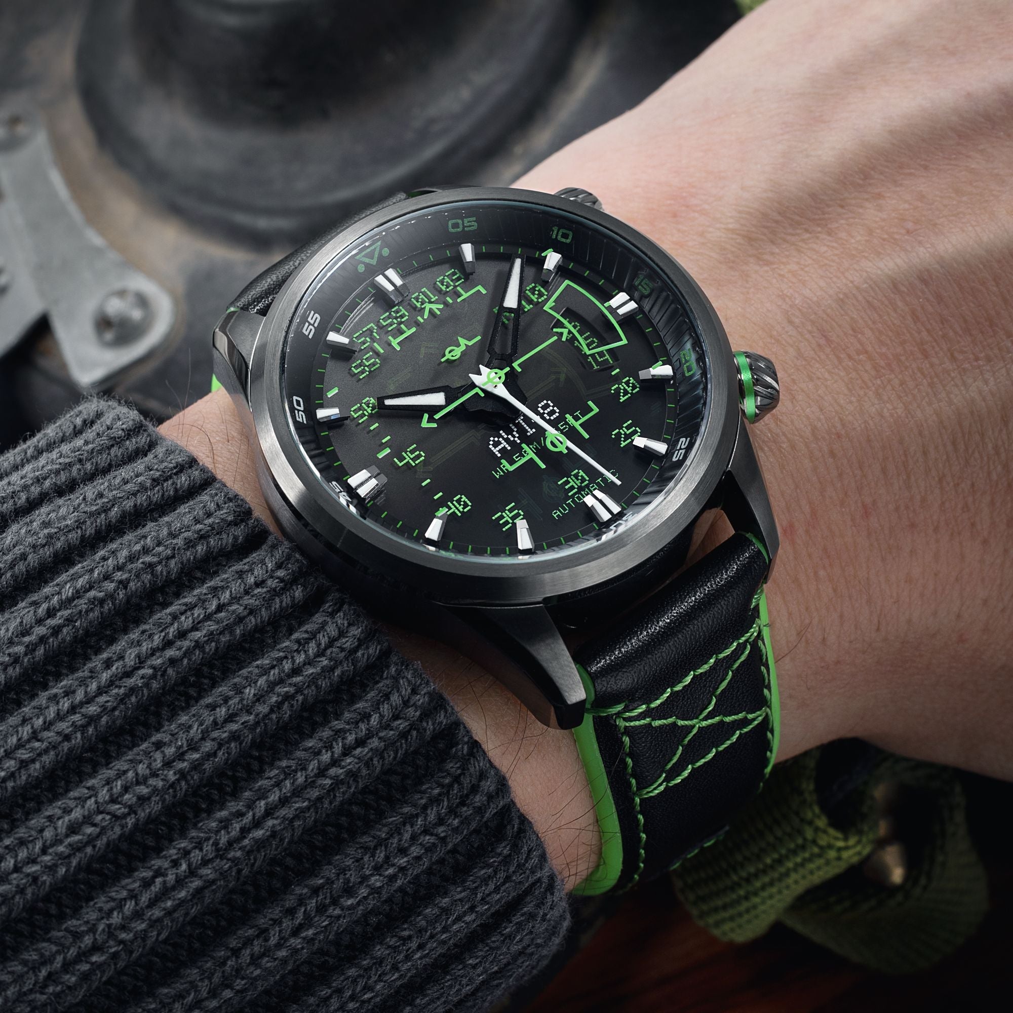 AVI-8 AVI-8 Hawker Harrier Hud Automatic Gradient Black Men's Watch AV-4117-02