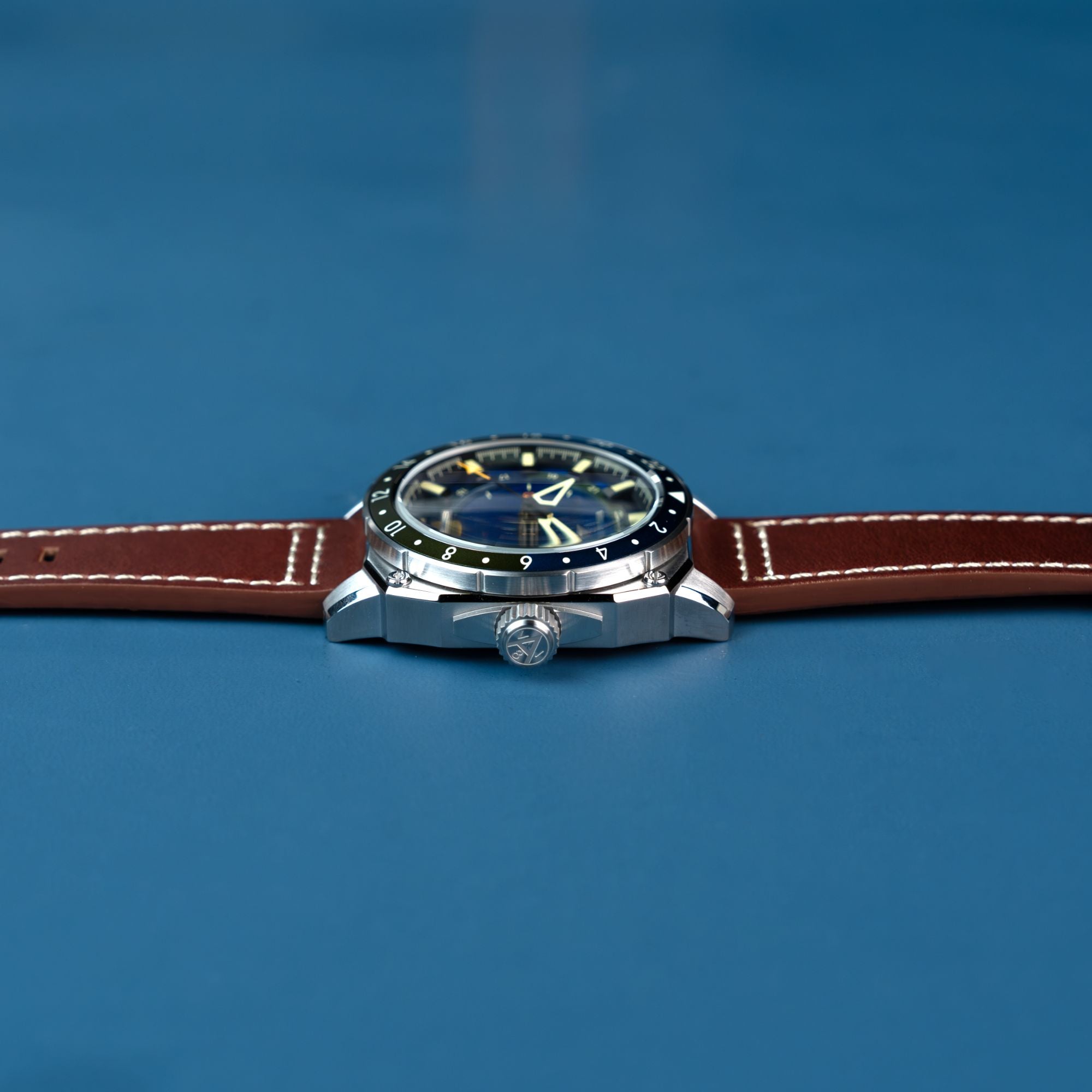 AVI-8 AVI-8 Hawker Hunter Atlas Gmt Automatic Earth Blue Men's Watch AV-4122-02