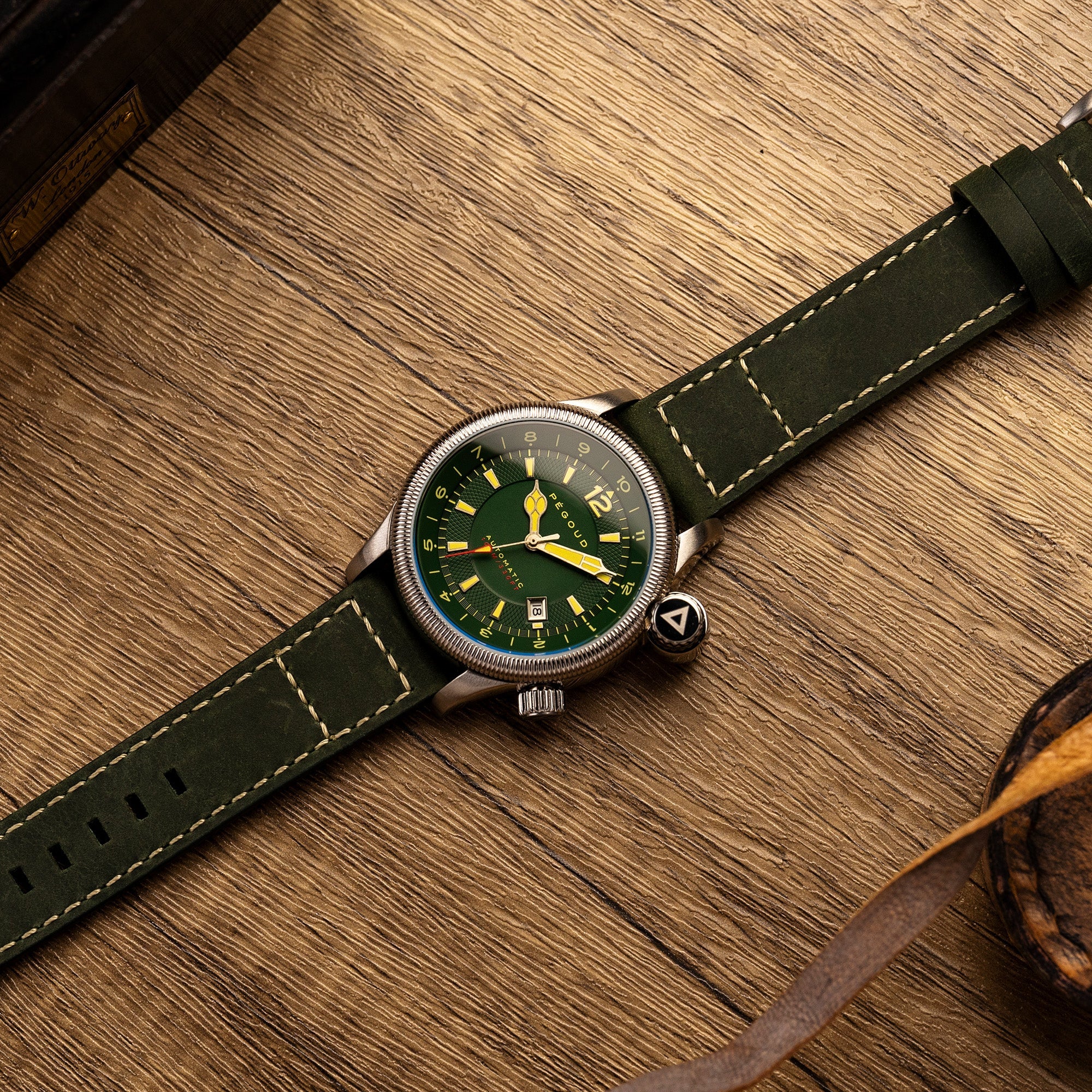 PEGOUD Pegoud Onduleur Japanese Quartz Chronograph Men's Vintage Green Watch PG-9008-02